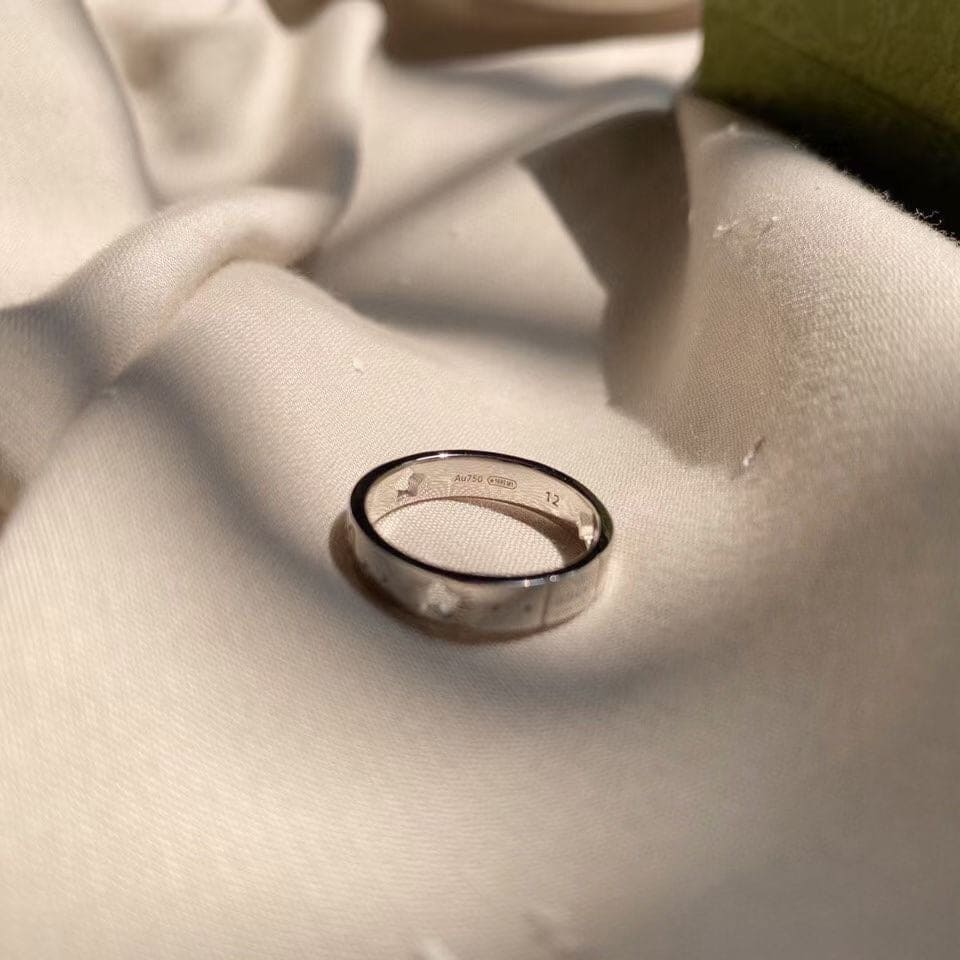18K GG White Gold Ring