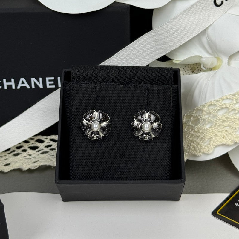 18K CC 26C Black Camellia Pearl Earrings