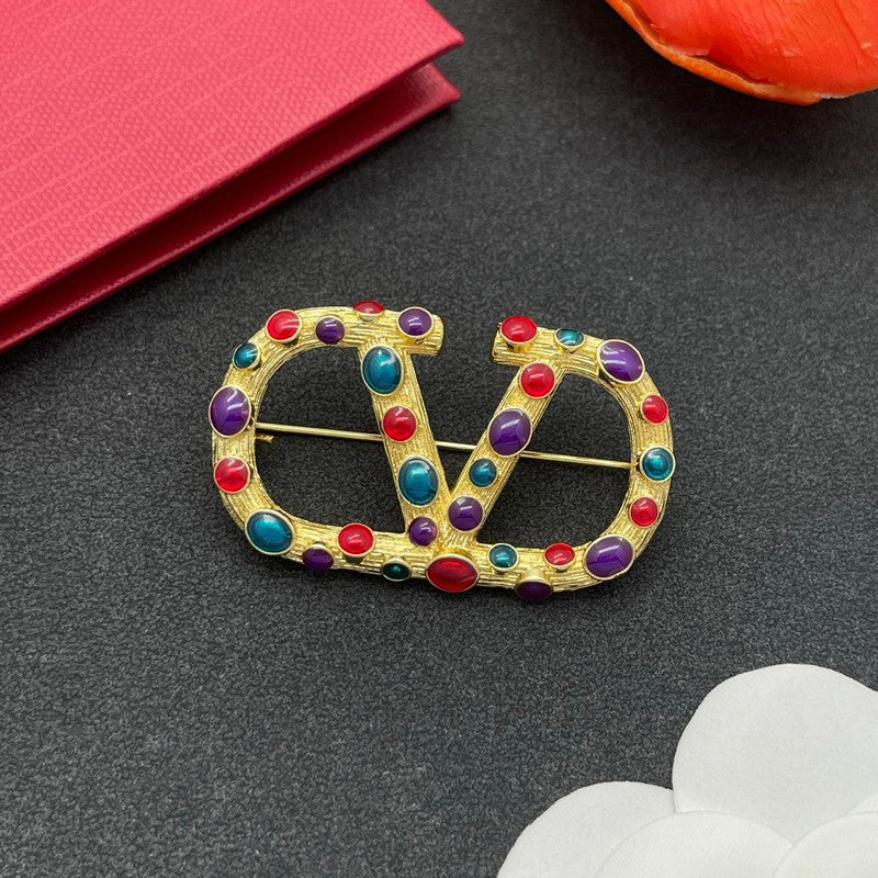 18K Vlogo Color Crystal Brooch
