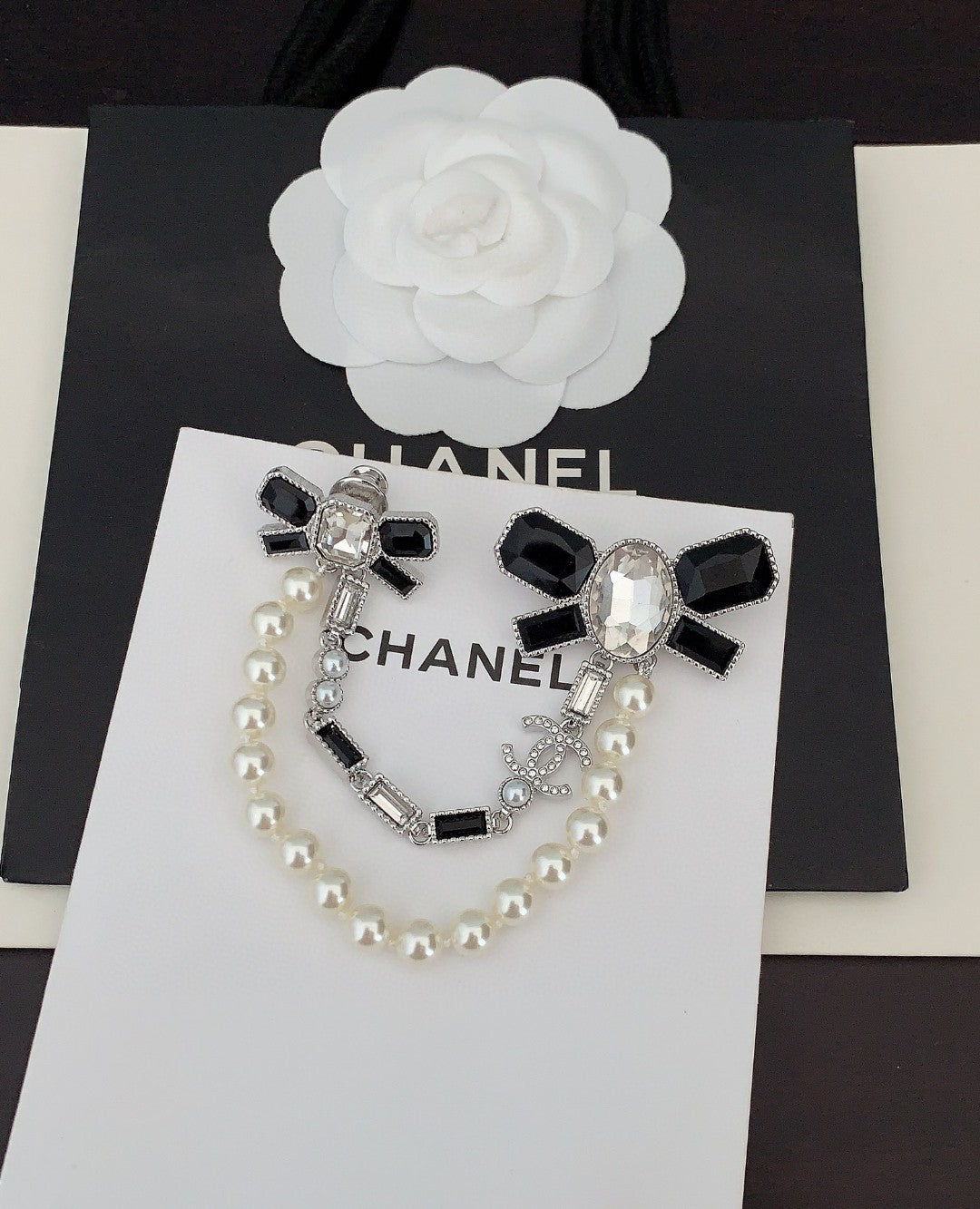 18K CC Black Bow Pearls Brooch