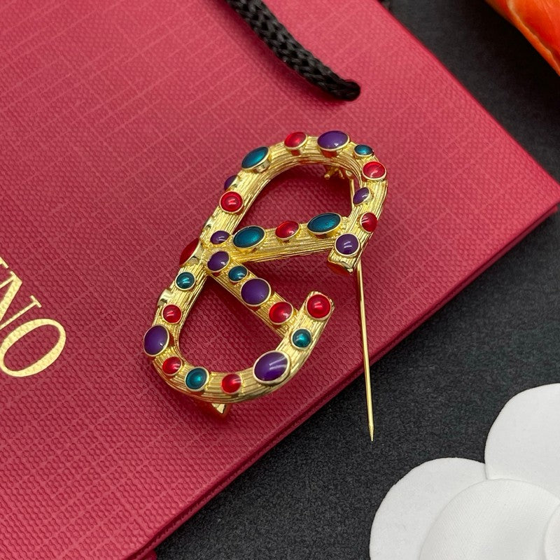 18K Vlogo Color Crystal Brooch