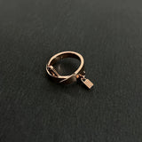 18K Kelly Gavroche H Ring