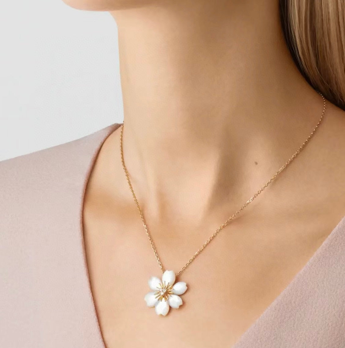 18K Rose De No?l Clip Pendant Necklace