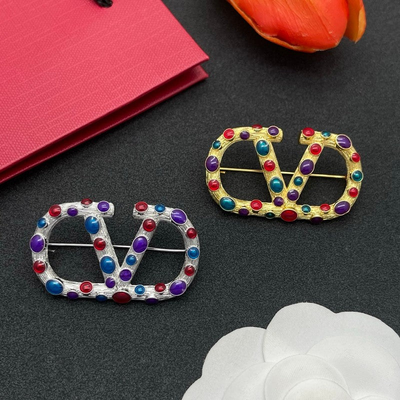 18K Vlogo Color Crystal Brooch