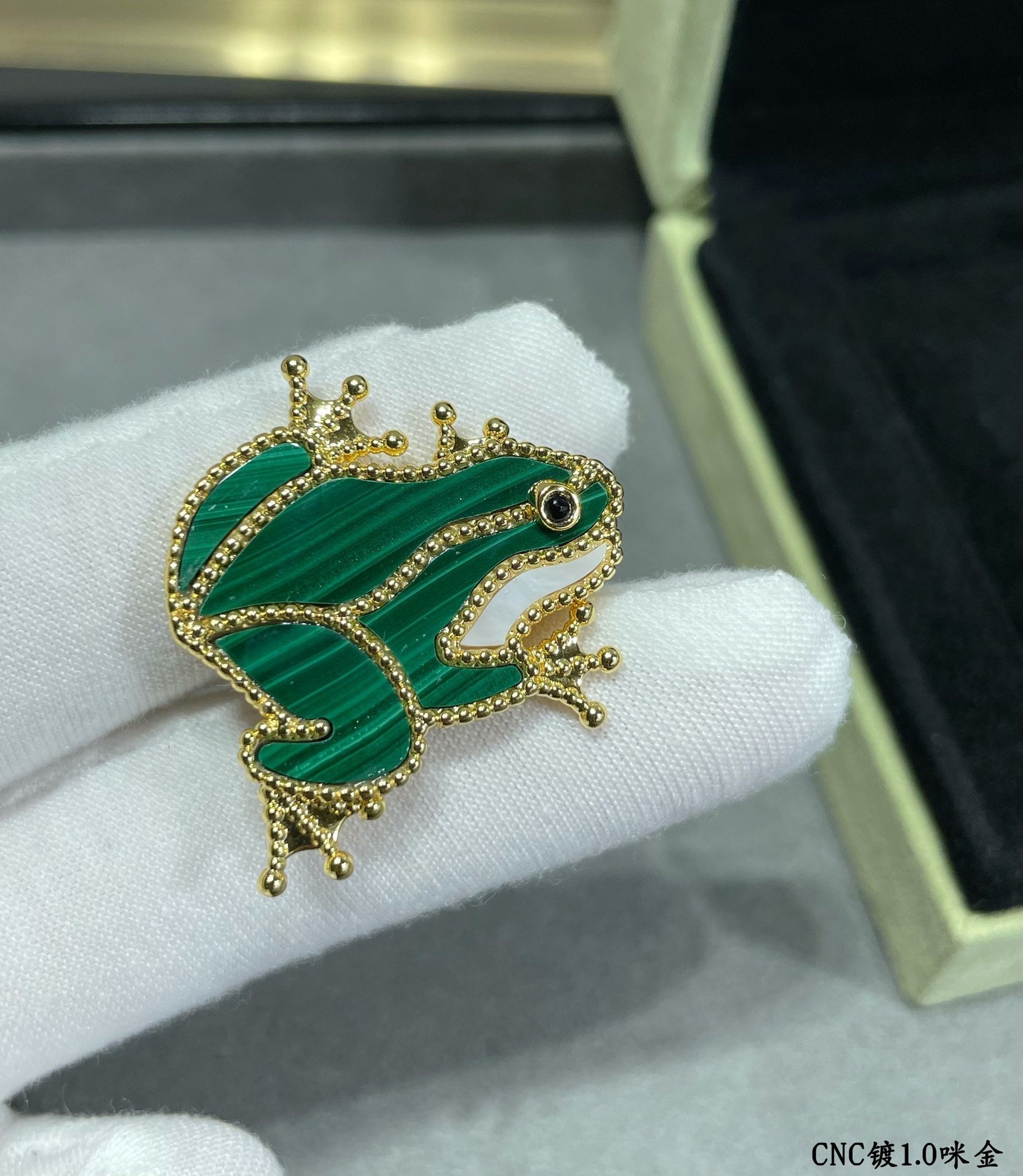 18K Lucky Animals Frog Clip Brooch